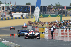 Damalı bayrak: #8 Toyota Gazoo Racing Toyota TS050 Hybrid: Anthony Davidson, Sébastien Buemi, Kazuki