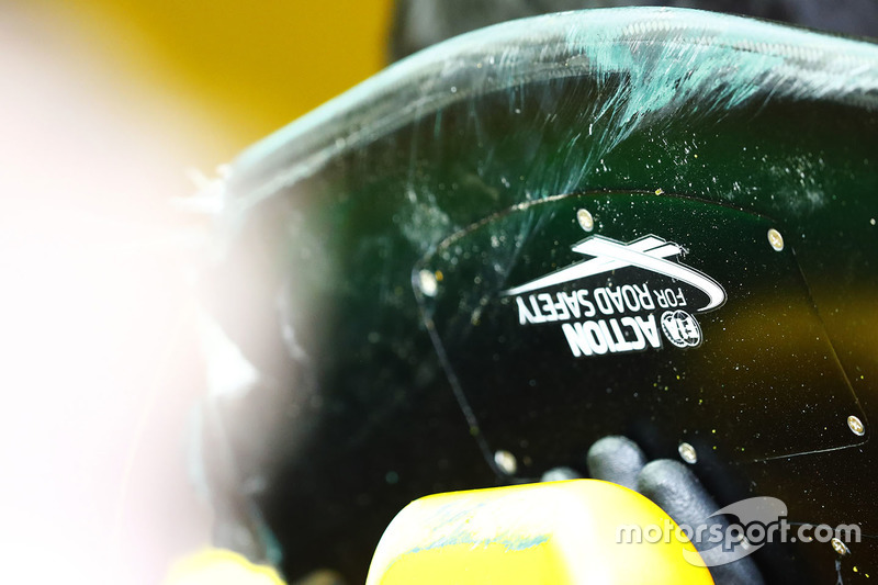 Лого FIA Road Safety на передньому антикрилі Renault Sport F1 Team RS17