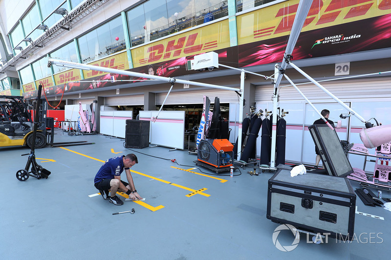 Sahara Force India garage