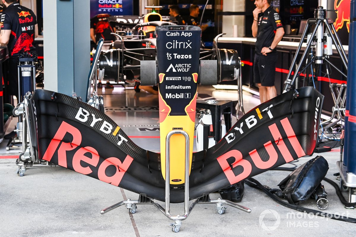 La nariz y el alerón delantero del Red Bull Racing RB18