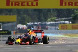 Max Verstappen, Red Bull Racing RB12 sends sparks flying