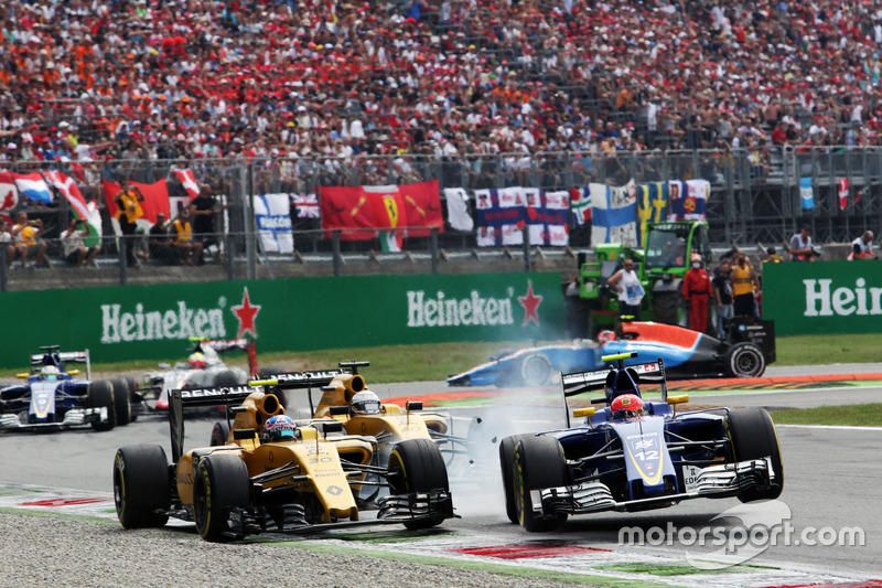 Джоліон Палмер, Renault Sport F1 Team RS16, Феліпе Наср, Sauber C35