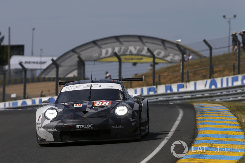 №88 Porsche 911 RSR