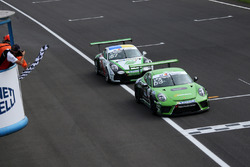 Diego Bertonelli, Dinamic Motorsport, prende la bandiera a scacchi e conquista la vittoria