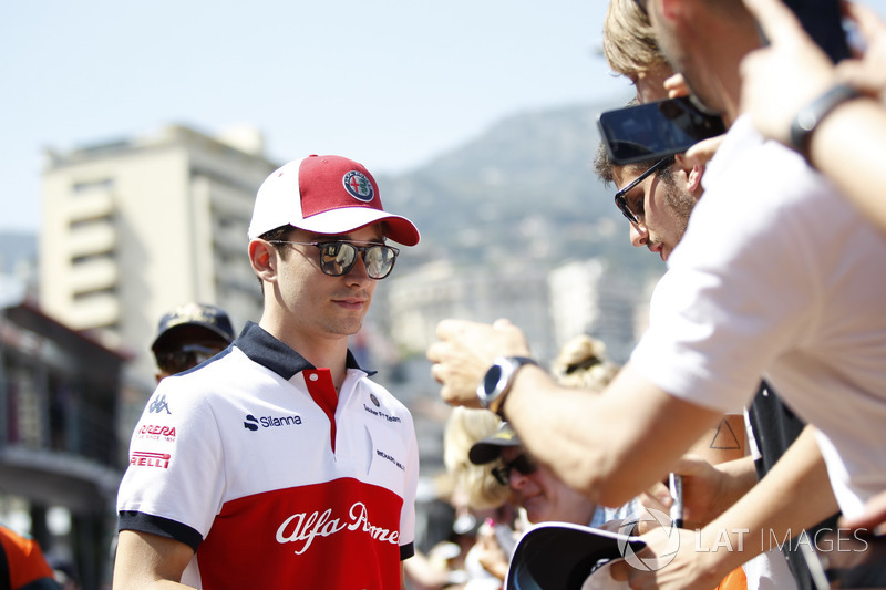 Charles Leclerc, Sauber signs autographs for the fans