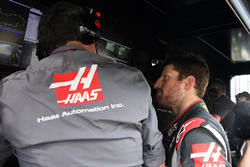 Race retiree Romain Grosjean, Haas F1 Team and Guenther Steiner, Team Prinicipal, Haas F1 Team
