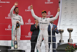 Ніко Росберг, Льюіс Хемілтон, Mercedes AMG F1, на подіумі
