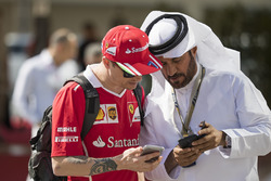 Kimi Raikkonen, Ferrari Mohammed Bin Sulayem ile konuşuyor