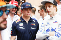 Макс Ферстаппен, Red Bull Racing, и Брендон Хартли, Toro Rosso