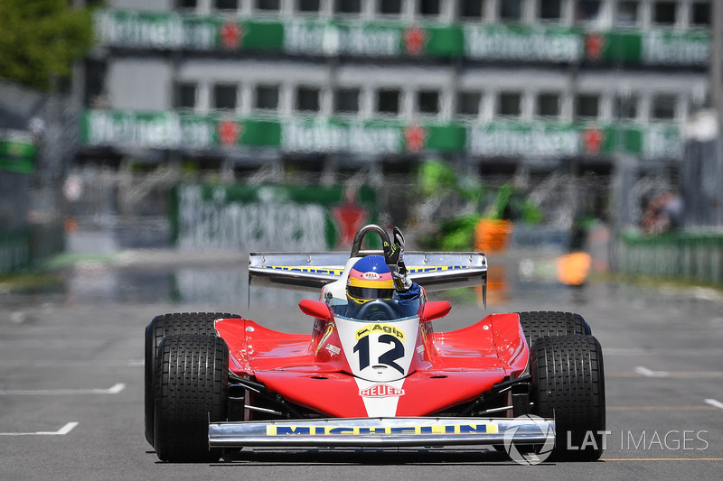 Jacques Villeneuve, guida la Ferrari 312T3 1978 del padre, vincitrice in Canada