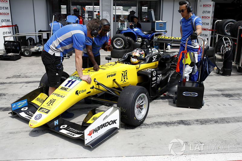 Sacha Fenestraz, Carlin Dallara F317 - Volkswagen