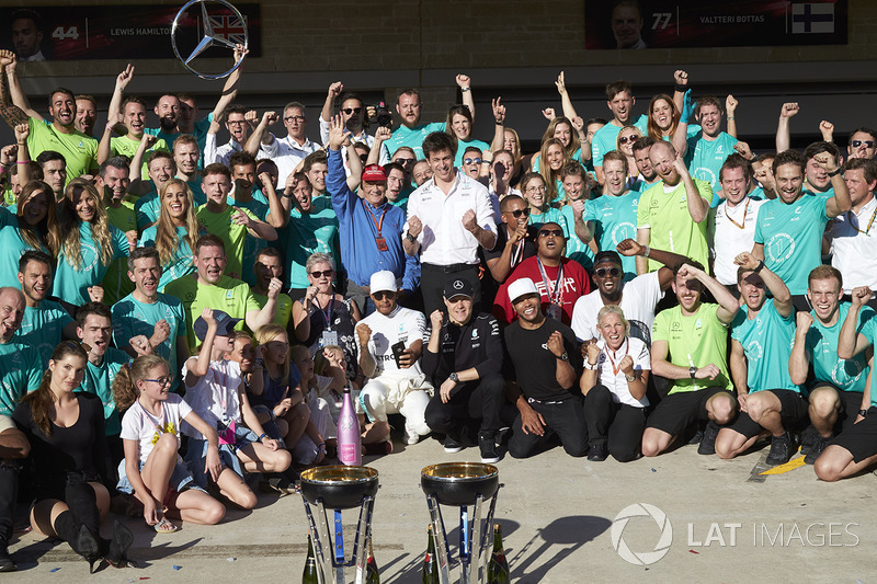 Mercedes celebra el campeonato de constructores de F1 2017