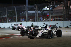 Felipe Massa, Williams FW40, Kevin Magnussen, Haas F1 Team VF-17, Esteban Ocon, Sahara Force India F