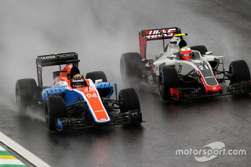 DNF. Esteban Gutierrez, Haas F1 Team (rechts)