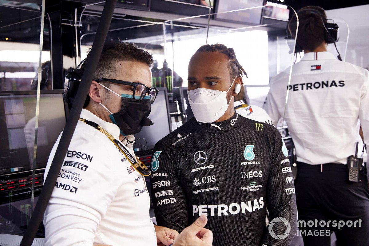 Lewis Hamilton, Mercedes, with Andrew Shovlin, Trackside Engineering Director, Mercedes AMG