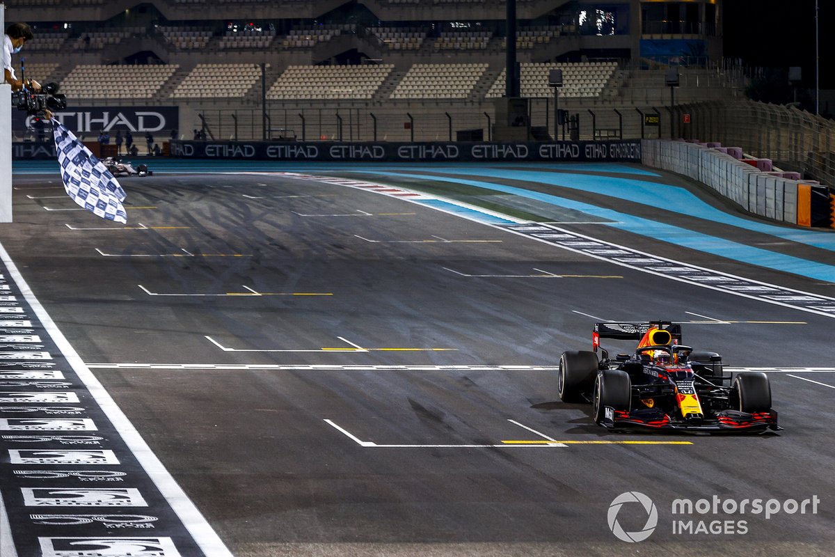 Max Verstappen, Red Bull Racing RB16, 1st position, takes the chequered flag