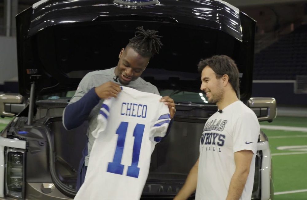 Sergio Pérez, Red Bull y Michael Gallup Dallas Cowboys