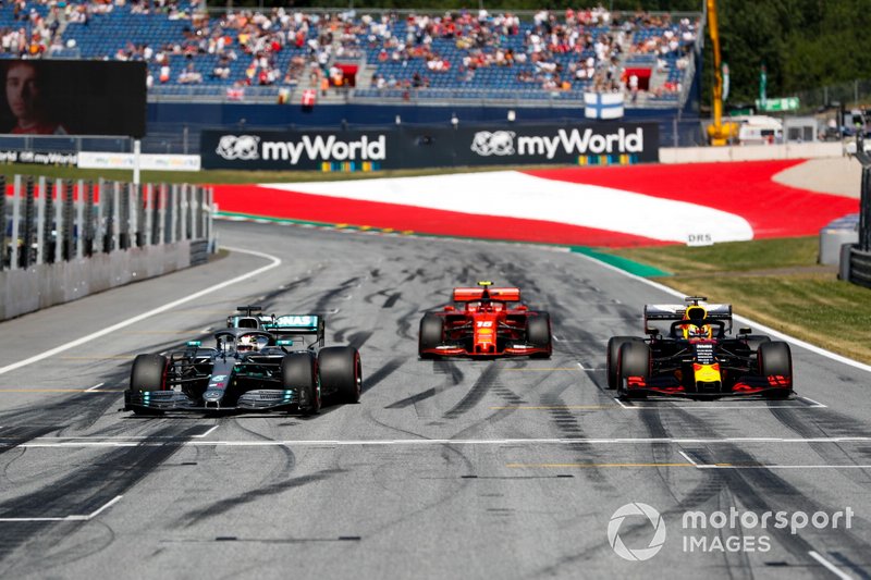 Lewis Hamilton, Mercedes AMG F1 W10, le poleman Charles Leclerc, Ferrari SF90, et Max Verstappen, Red Bull Racing RB15 se rendant au Parc Fermé