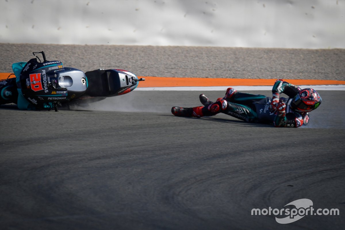 Pembalap Petronas Yamaha SRT, Fabio Quartararo, ketika mengalami crash dalam MotoGP Valencia 2020.