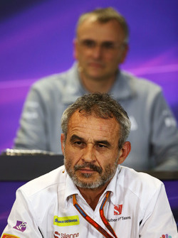 Beat Zehnder, Sauber F1 Team Manager in de persconferentie