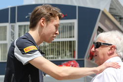 Daniil Kvyat, Scuderia Toro Rosso, mit Herbie Blash, FIA-Deligierter