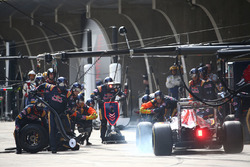 Carlos Sainz Jr., Scuderia Toro Rosso STR11, Boxenstopp