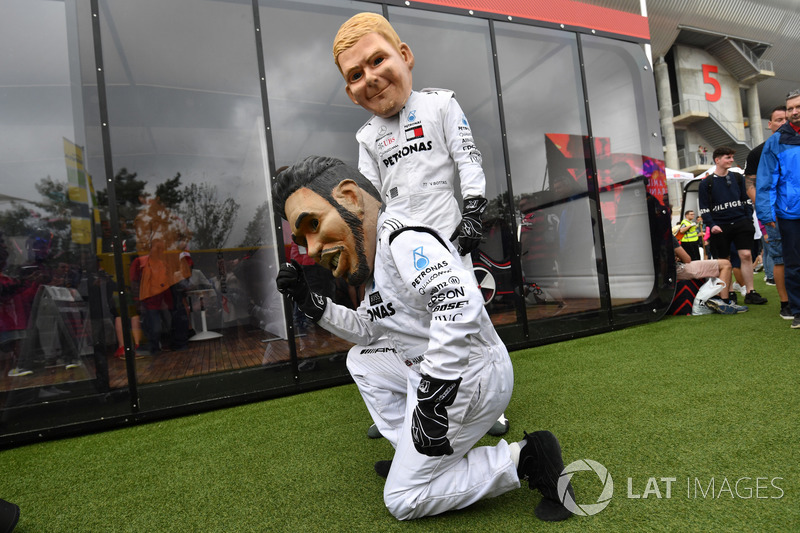 Карикатури Валттері Боттаса, Льюіса Хемілтона, Mercedes AMG F1