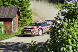 Kris Meeke tests the Citroën C3 WRC 2017