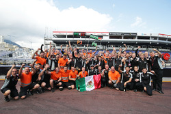 Sahara Force India F1 Team святкує третє місце Серхіо Переса, Sahara Force India F1 і шосте Ніко Хюл