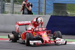 Себастьян Феттель, Ferrari схід з гонки