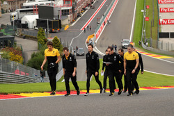 Jolyon Palmer, Renault Sport F1 Team walks the track