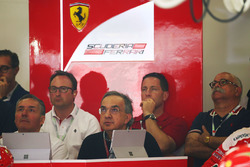 Sergio Marchionne, Ferrari President en CEO van Fiat Chrysler Automobiles, bekijkt de race