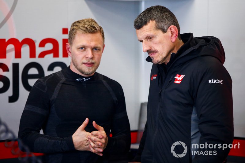 Kevin Magnussen, Haas F1 Team, and Guenther Steiner, Team Principal, Haas F1 Team
