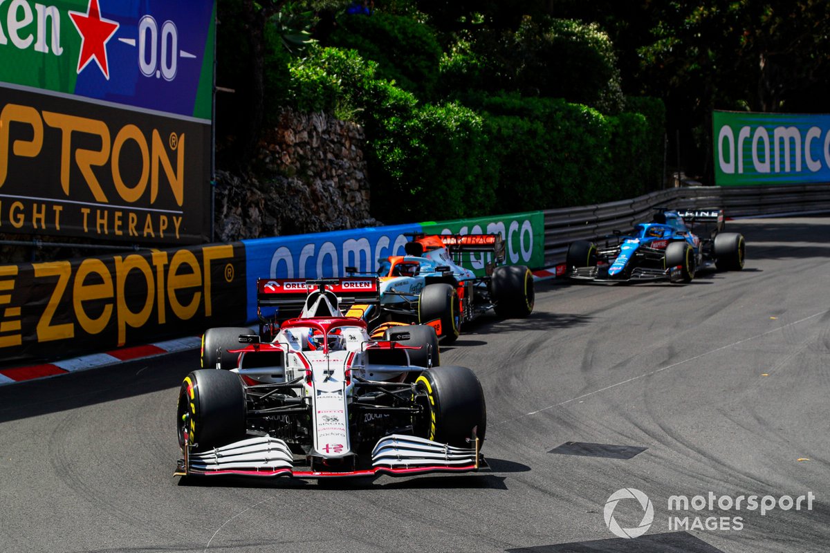 Kimi Raikkonen, Alfa Romeo Racing C41 , Daniel Ricciardo, McLaren MCL35M et Fernando Alonso, Alpine A521