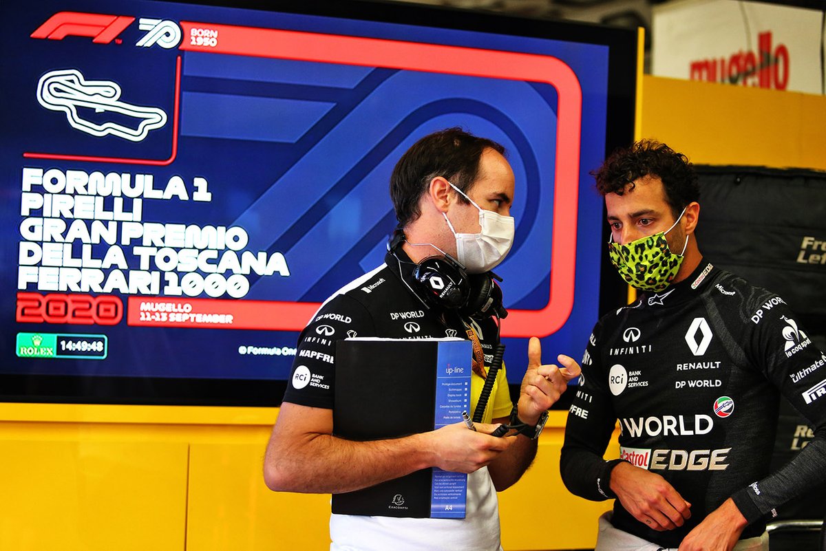 Karel Loos, Renault F1 race engineer and Daniel Ricciardo, Renault F1