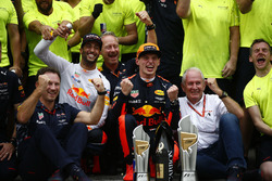 Yarış galibi Max Verstappen, Red Bull Racing ve 3. Daniel Ricciardo, Red Bull Racing, Christian Horn