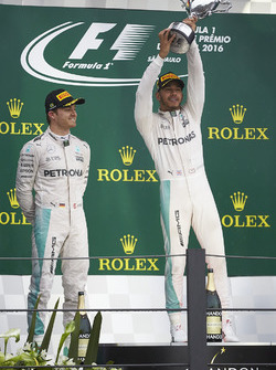 Podyum: 2. Nico Rosberg, Mercedes AMG F1, 1. Lewis Hamilton, Mercedes AMG F1