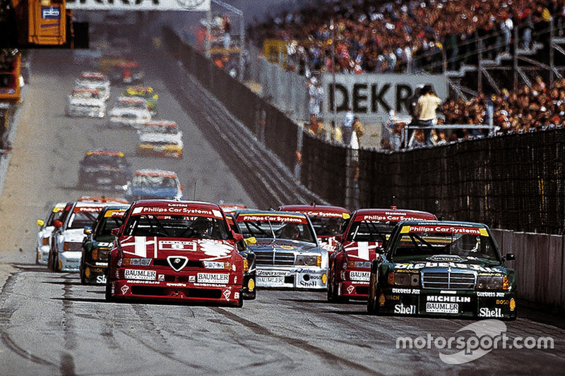 Старт гонки DTM на «Норисринге», 1993 год. Впереди Alfa Romeo и Mercedes