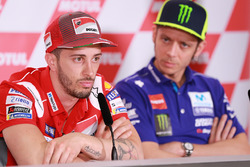 Andrea Dovizioso, Ducati Team, Valentino Rossi, Yamaha Factory Racing