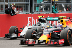 Race winner Nico Rosberg, Mercedes AMG F1 W07 Hybrid celebrates at the end of the race as he passed