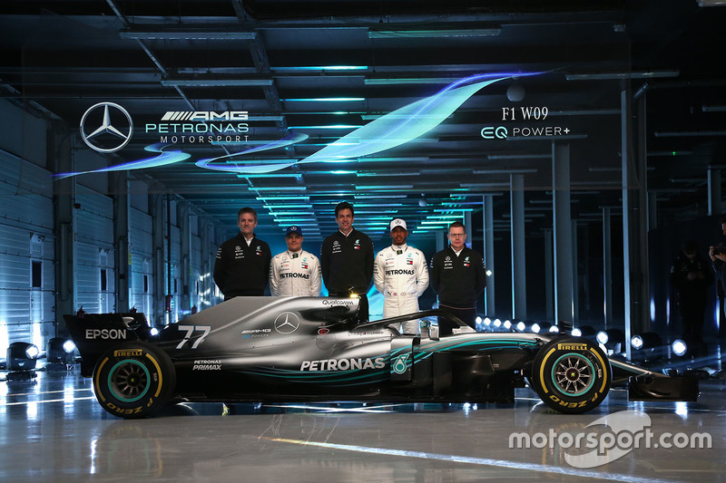 Valtteri Bottas, Mercedes AMG F1, Lewis Hamilton, Mercedes AMG F1, Toto Wolff, Executive Director Mercedes AMG F1, James Allison, Mercedes AMG F1 Technical Director