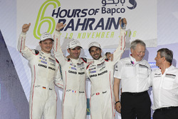 Чемпіони LMP1 #2 Porsche Team Porsche 919 Hybrid: Ромен Дюма, Ніл Яні, Марк Ліб