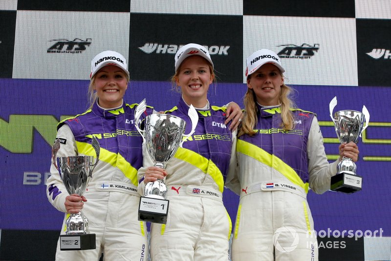 Podium: Race winner Alice Powell, second place Emma Kimilainen, third place Beitske Visser