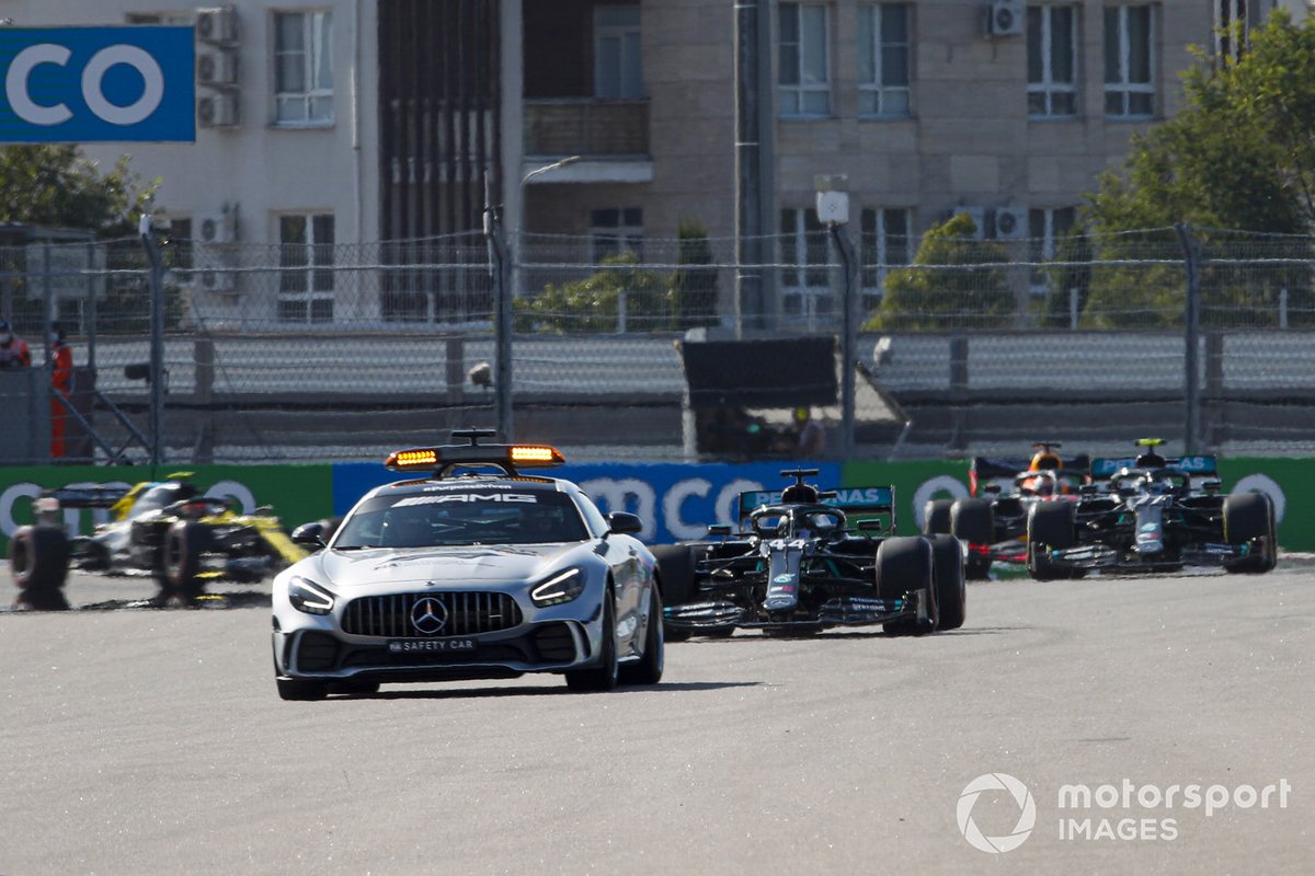 Güvenlik aracı, Lewis Hamilton, Mercedes F1 W11, Valtteri Bottas, Mercedes F1 W11, Max Verstappen, Red Bull Racing RB16, and Esteban Ocon, Renault F1 Team R.S.20