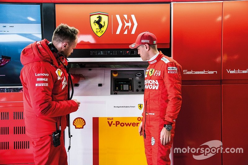 Shell Technician and Sebastian Vettel
