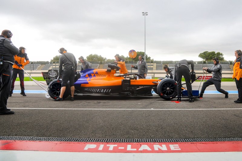 Carlos Sainz Jr., McLaren MCL34 avec des pneus Pirelli 18 pouces