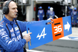 #36 Signatech Alpine A460: Gustavo Menezes, Nicolas Lapierre, Stéphane Richelmi