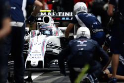 Valtteri Bottas, Williams FW38 en pits