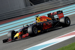 Daniel Ricciardo, Red Bull Racing test met banden van Pirelli voor 2017 Pirelli