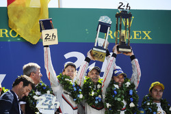 Podium: 1. Timo Bernhard, Earl Bamber, Brendon Hartley, Porsche Team